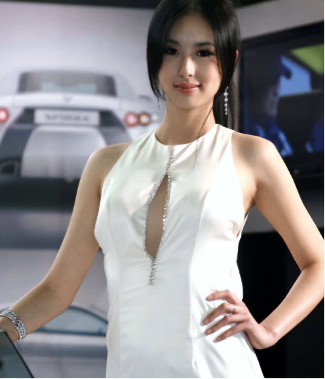 翟凌曾被誉为第一车模,车模翟凌事件