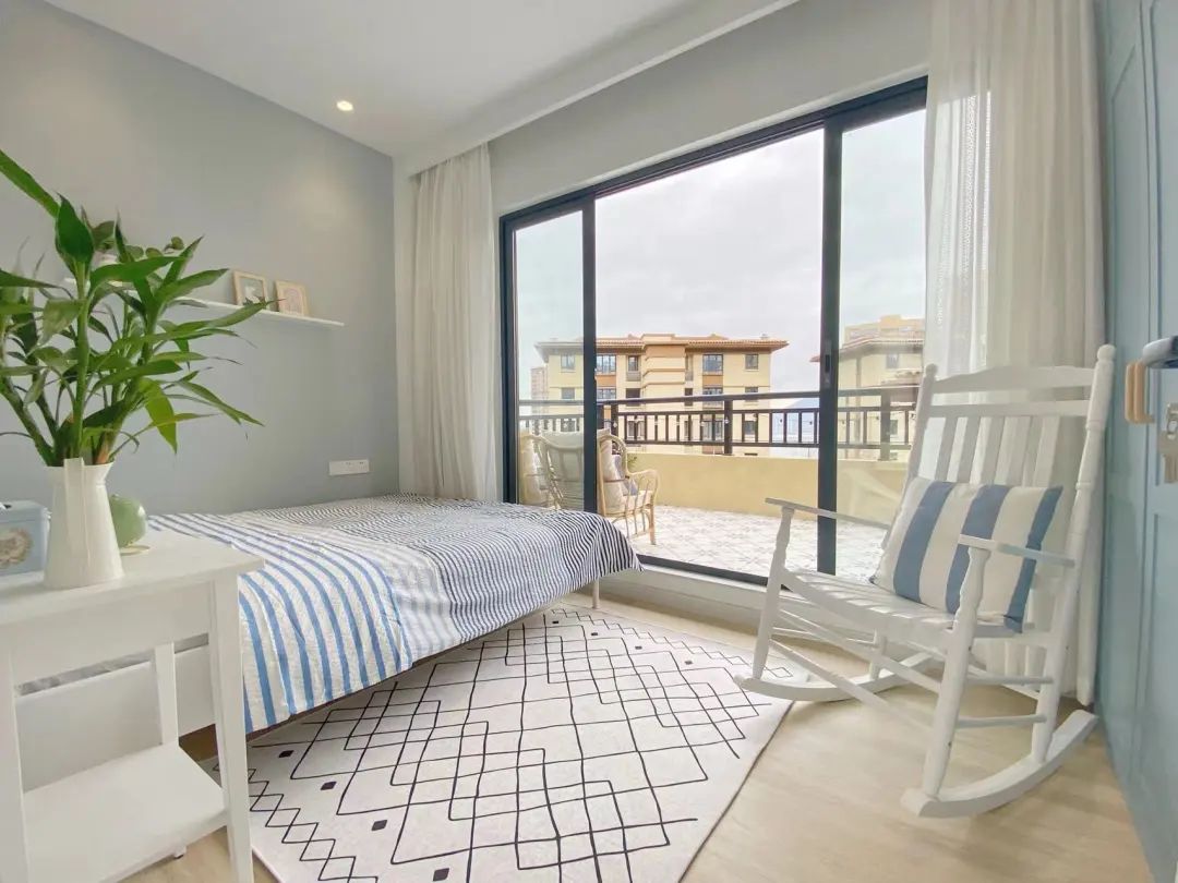 1.8米宽的床放在卧室是怎么样的,一米8的床实际床头留多大位置