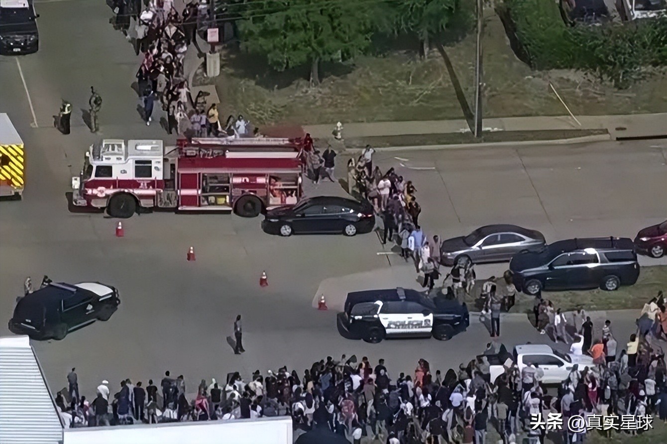 全美愤怒！枪手*杀屠**购物中心，现场死伤惨重如地狱，民众：习惯了