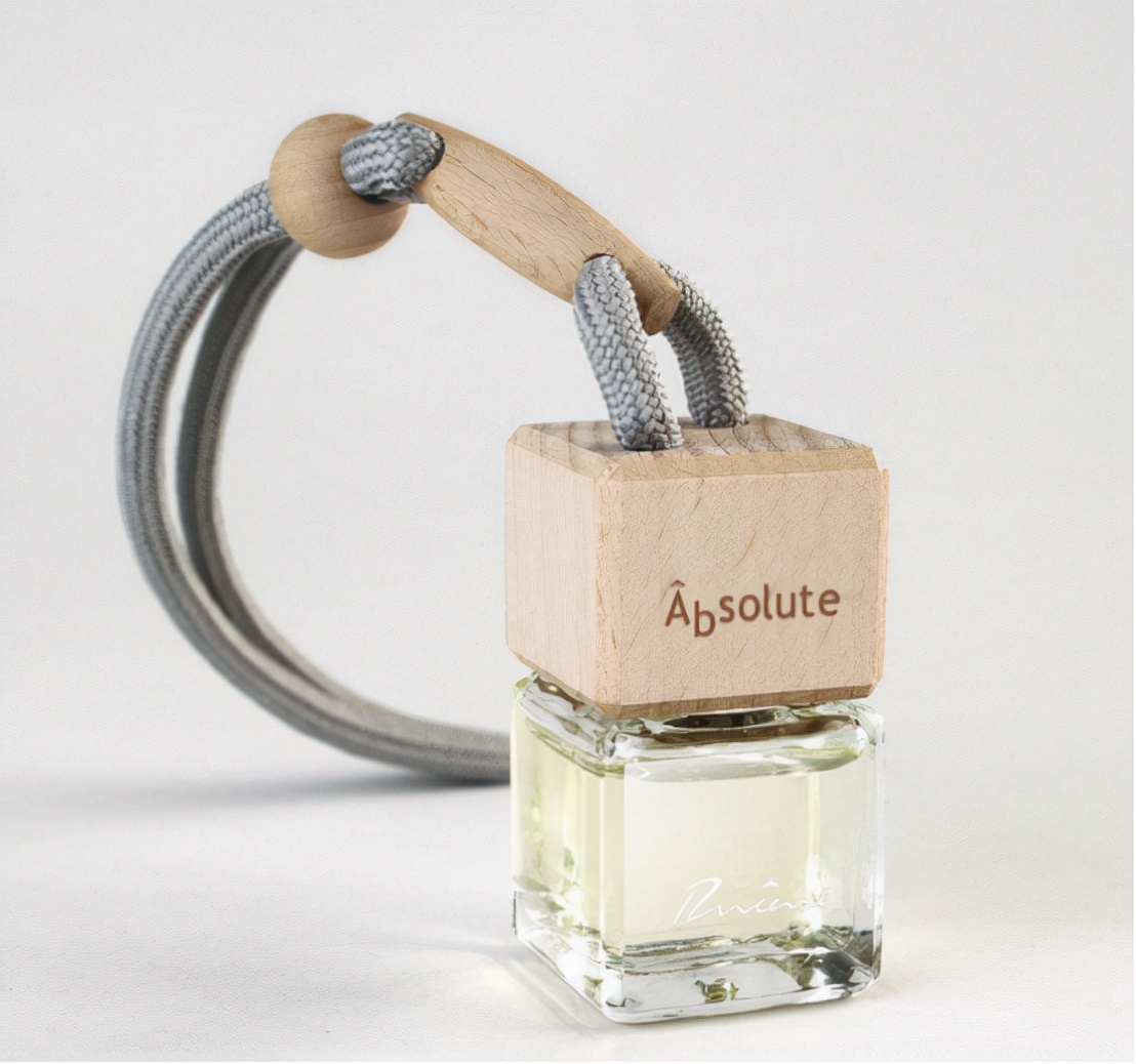 车上异味大适合放什么样的香水,车内有异味用什么香水比较好