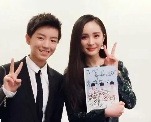 杨幂一天2大丑闻？疑和王俊凯谈恋爱，组织旗下女艺人身体交易