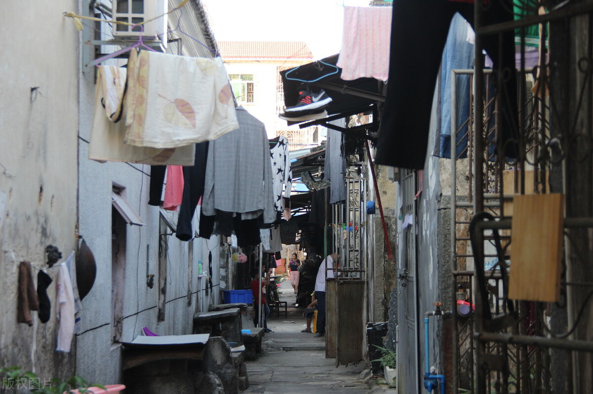 女子做收银两年赚一百六十万,收银美女