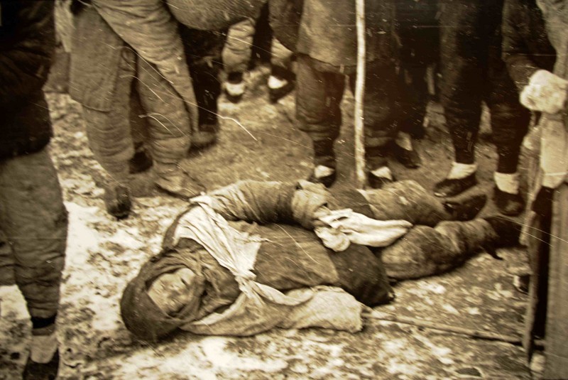 1942年，河南爆发大饥荒，档案记录下了当时的惨况