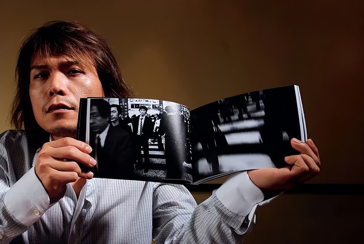 曾经红极一时的摇滚歌手,他是歌坛公认的实力歌手