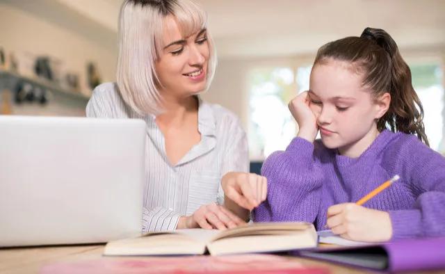 被孩子气哭的家长怎么安慰,被自己初三孩子气哭感觉很绝望