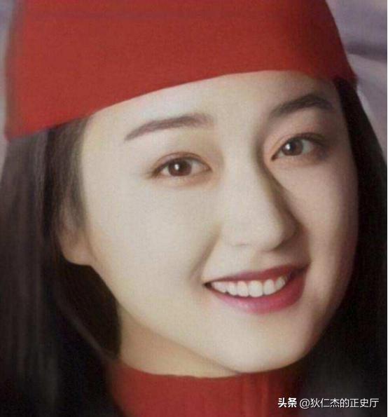 男友赖文峰出狱后娶妻生子，而杨钰莹至今单身，她在追求什么