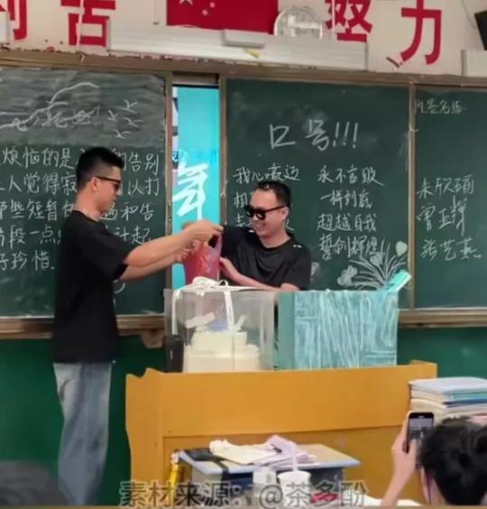 高三毕业生临别给老师送五花肉,送老师五花肉的寓意是什么