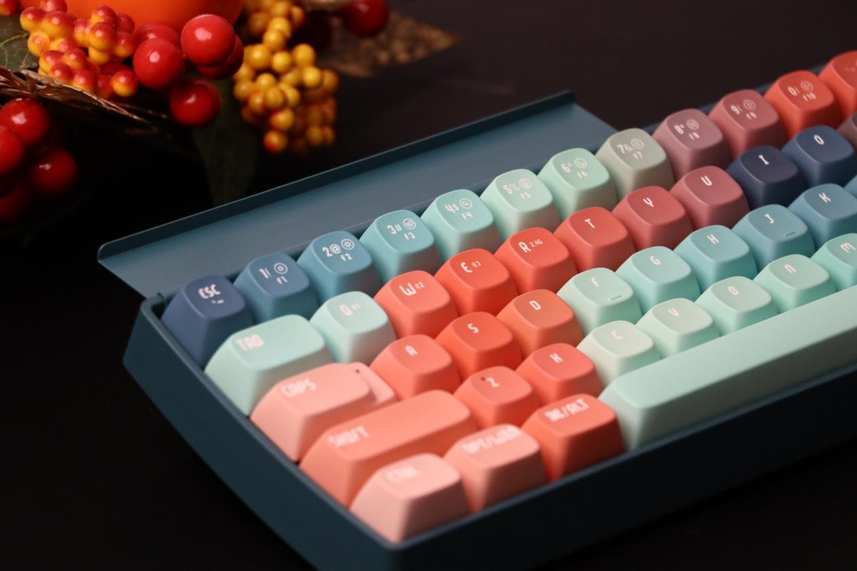 洛斐小翘蓝牙机械键盘开箱组装,洛斐小翘键盘简单上手