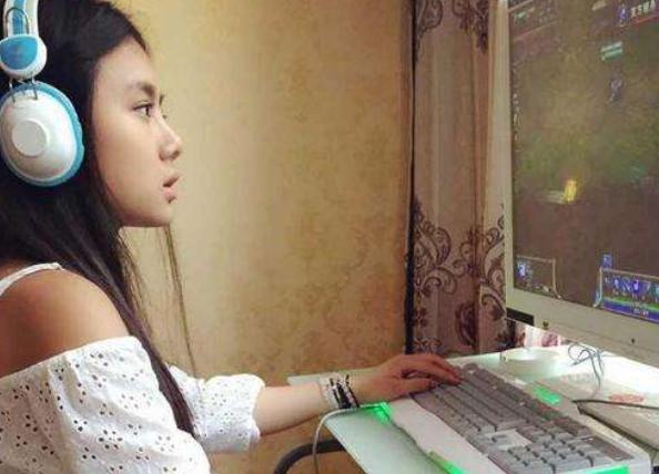 女大学生流落街头,女大学生沦为女乞丐