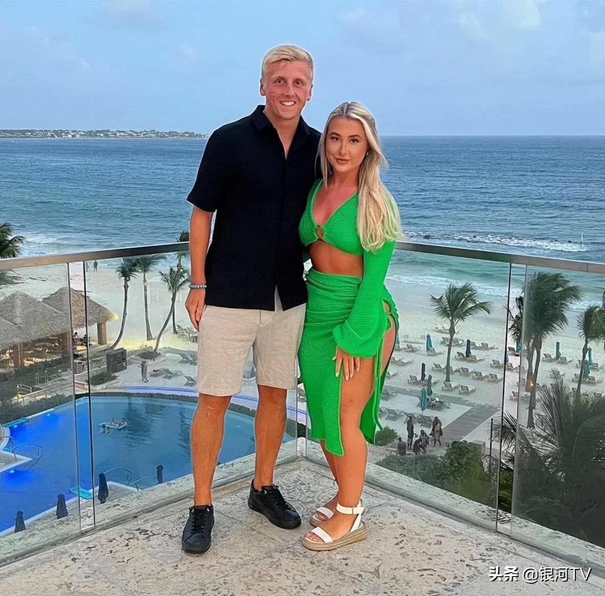 英足坛唐山打人事件！鲁尼爱徒女友被男子暴打，面部毁容（图）