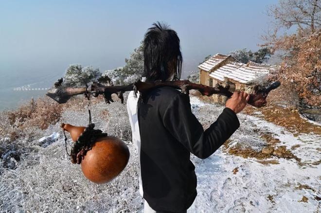 山东一位道长坚信龙真实存在，并上山寻龙16年，至今仍在山上坚持