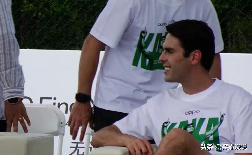 41岁卡卡现身北京活动：身材健壮状态佳，笑容灿烂好贵气