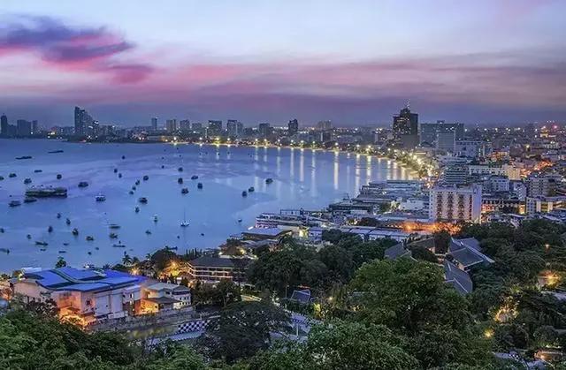 为什么中国人出国旅游都去泰国,为什么全世界游客都喜欢去泰国