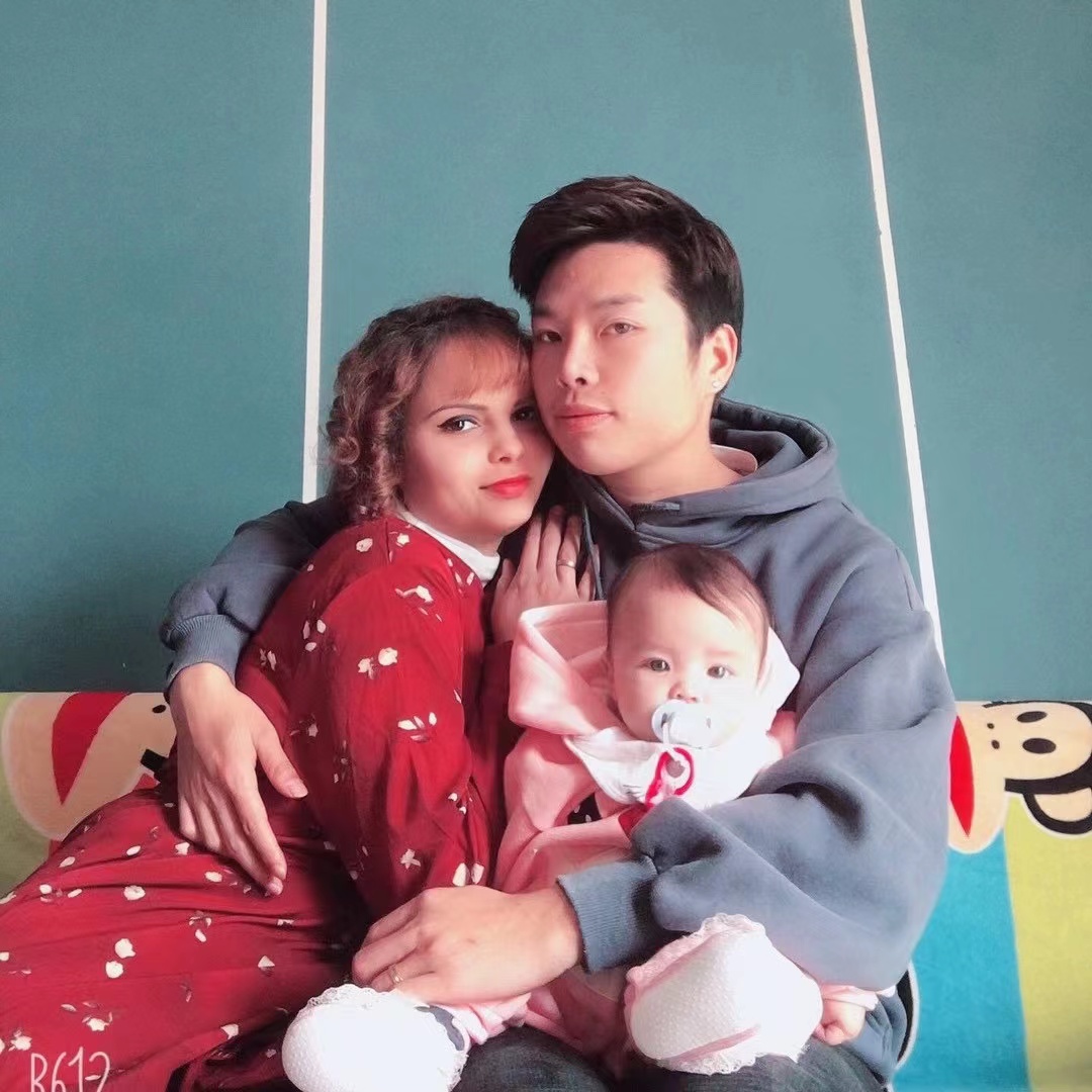 贵州农村小伙娶美国女人,贵州农村小伙娶了一个娃娃脸姑娘