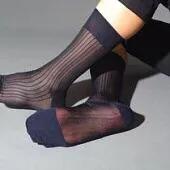 丝袜最早是为男性设计的吗,袜裤其实是给男人发明的吗