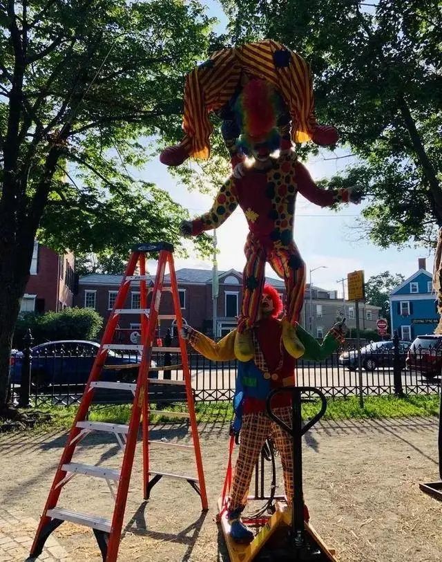 从巫镇到圣镇，一个女巫审判故事缘何转为万圣节狂欢之都