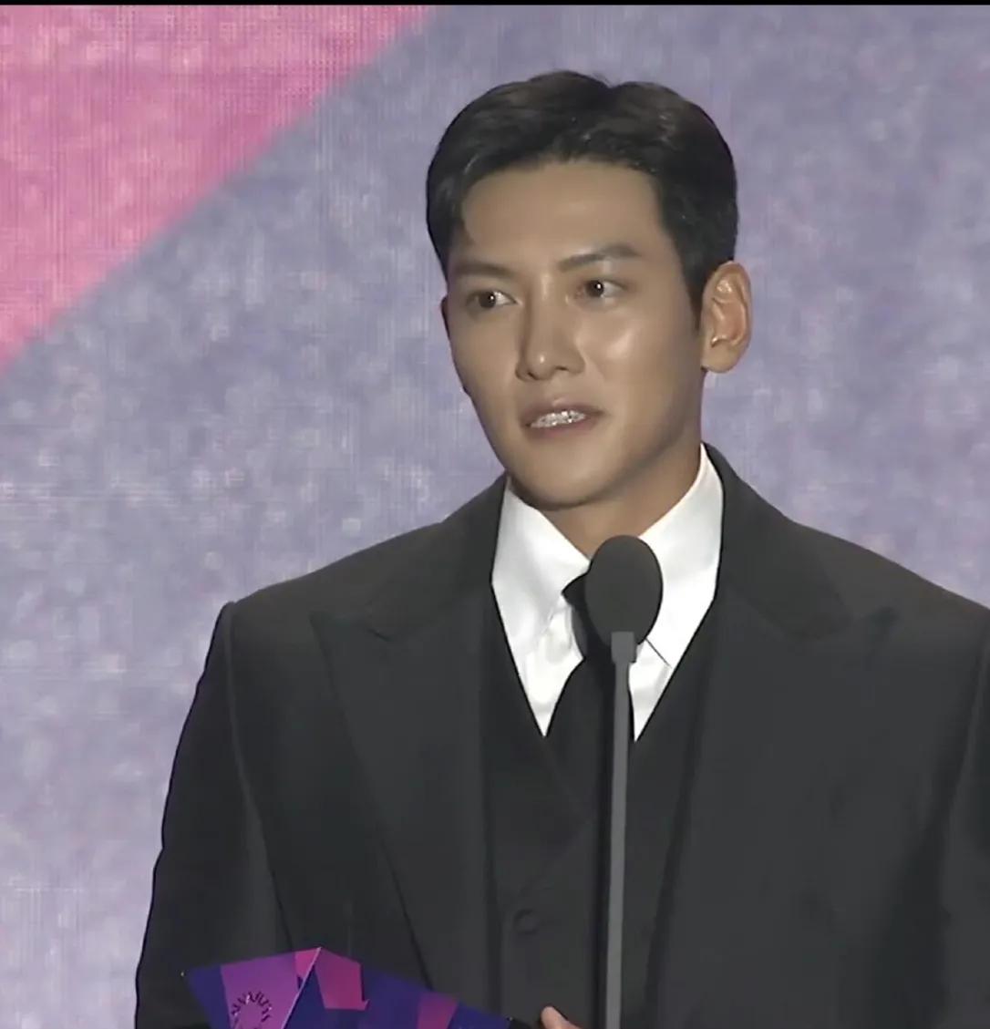 为什么韩国明星拼命追求水光肌,韩娱水光肌效果