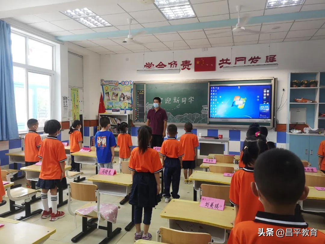 幼儿园入学第一天仪式感文案,新生报到第一天仪式感满格