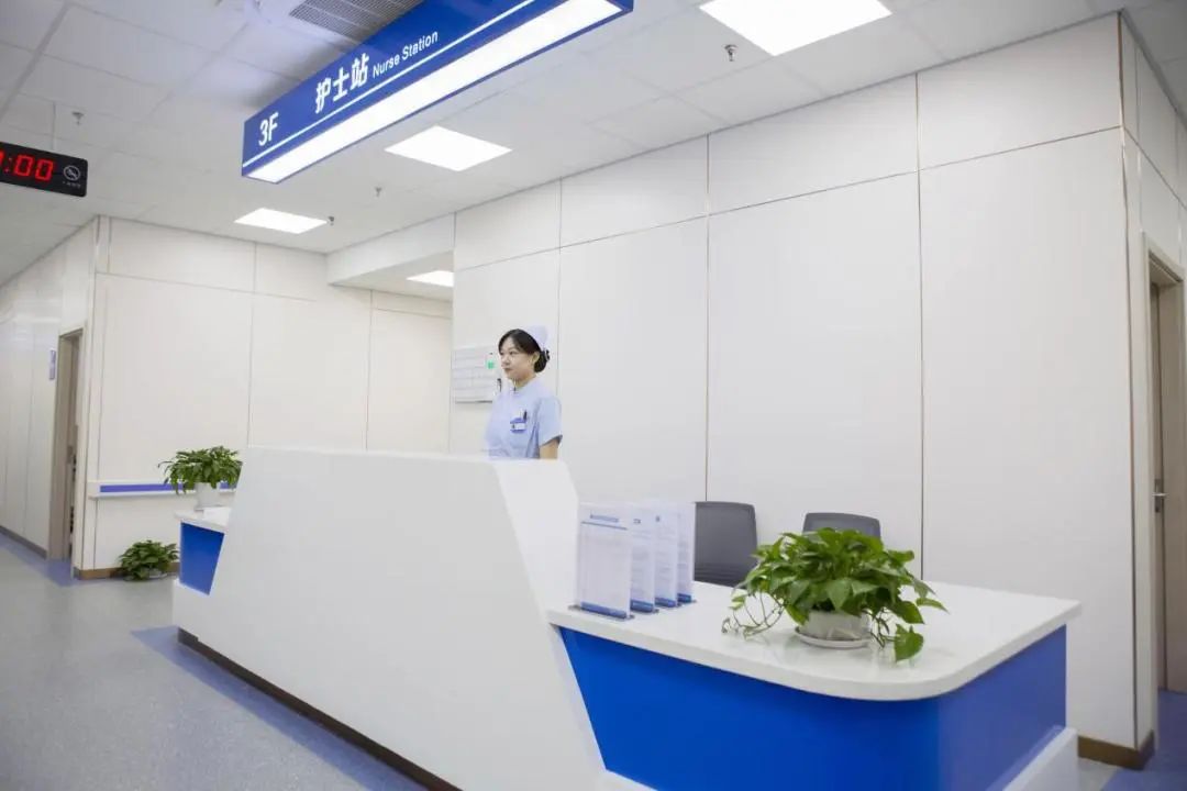 耳朵流水耳朵疼什么原因,耳朵痒挖了几次流水了怎么回事