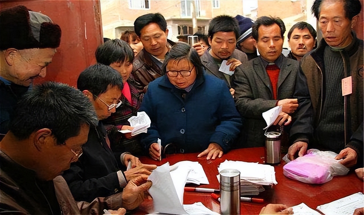 最新村干部工资待遇标准表,2023年村干部工资上调的新闻