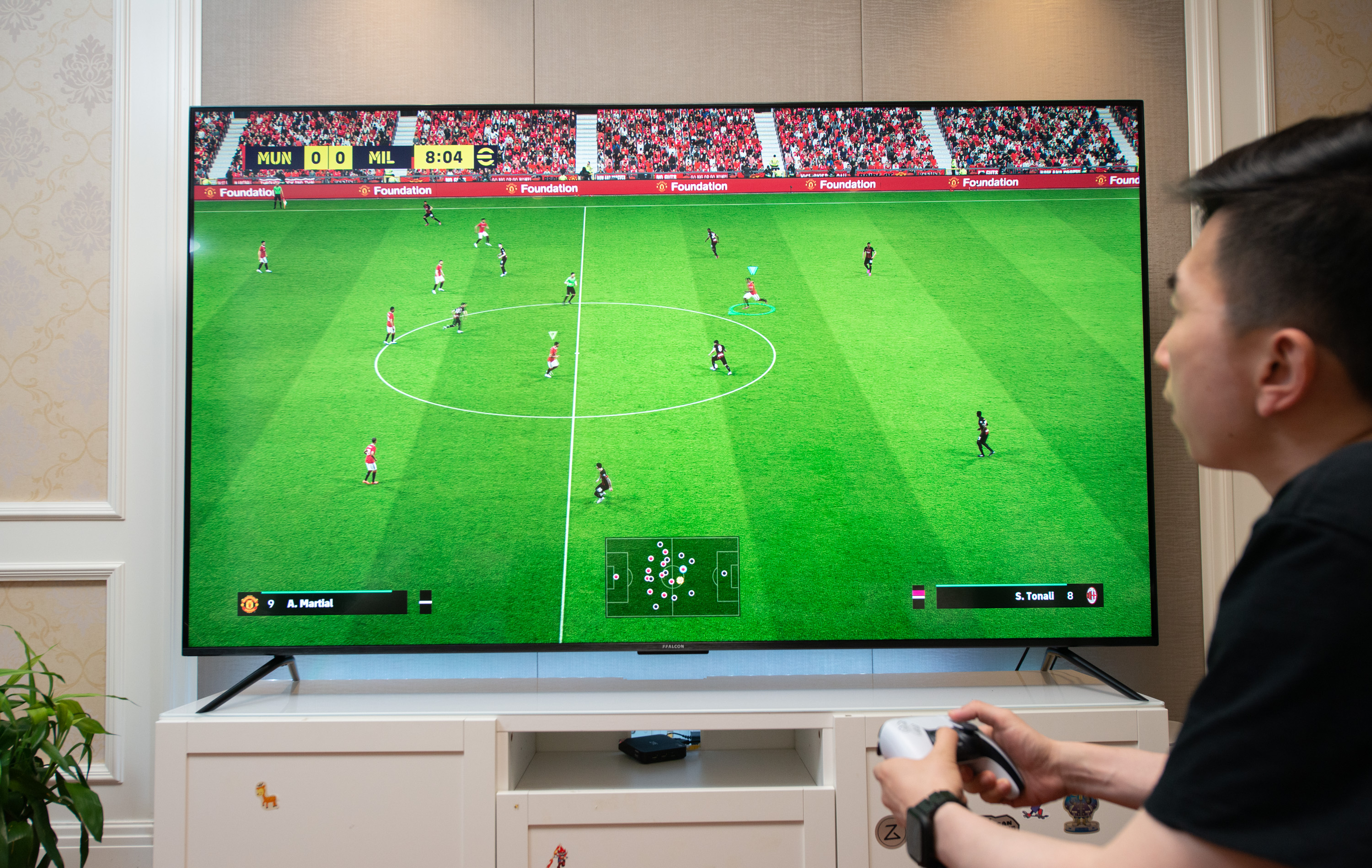 家里电视碎屏了,才让我有机会做了两台7k价位85英寸电视机横评