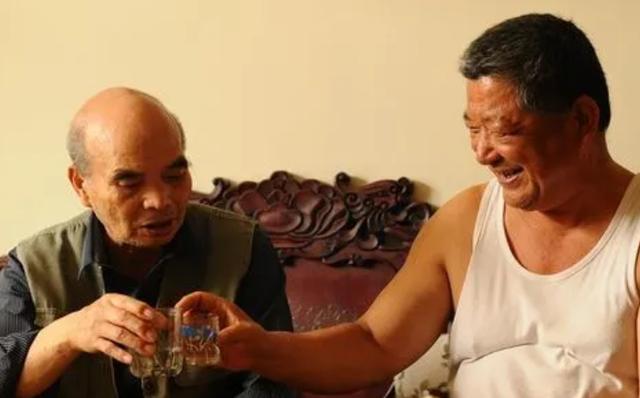 男子饮酒后晕倒医生无力回天,男子喝酒腹痛急诊