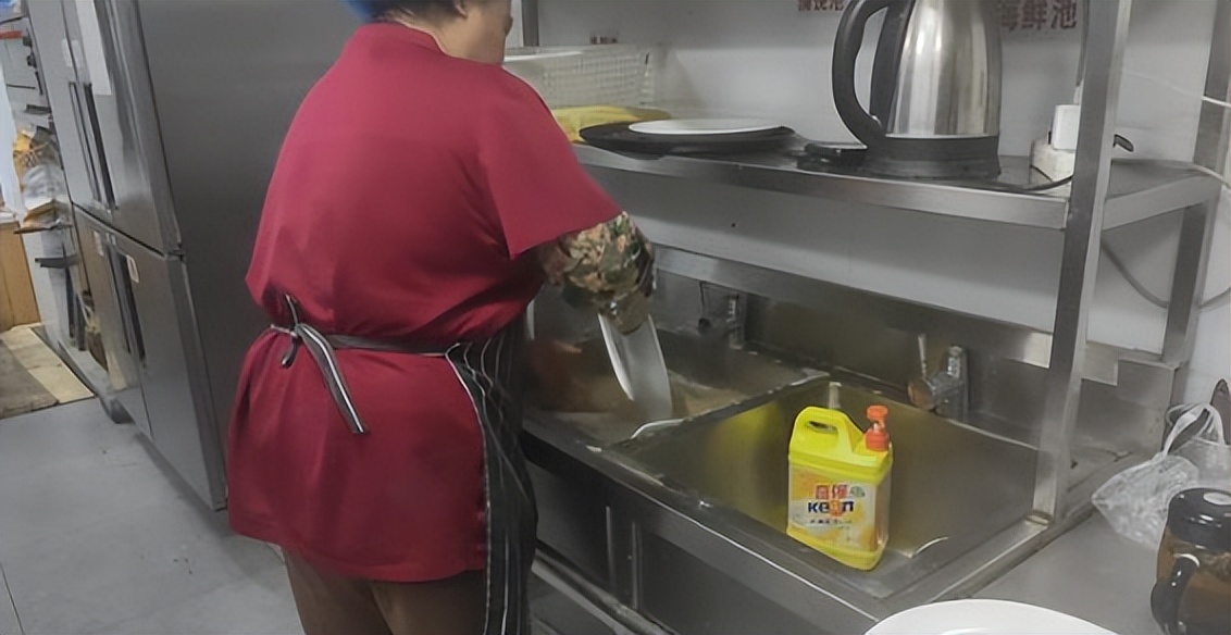 18岁小伙买24支假枪判无期,小伙买假枪被判刑