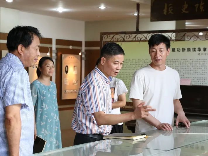 创新优化集智协同—绍兴市建功中学科学家教育思想研讨会顺利举行