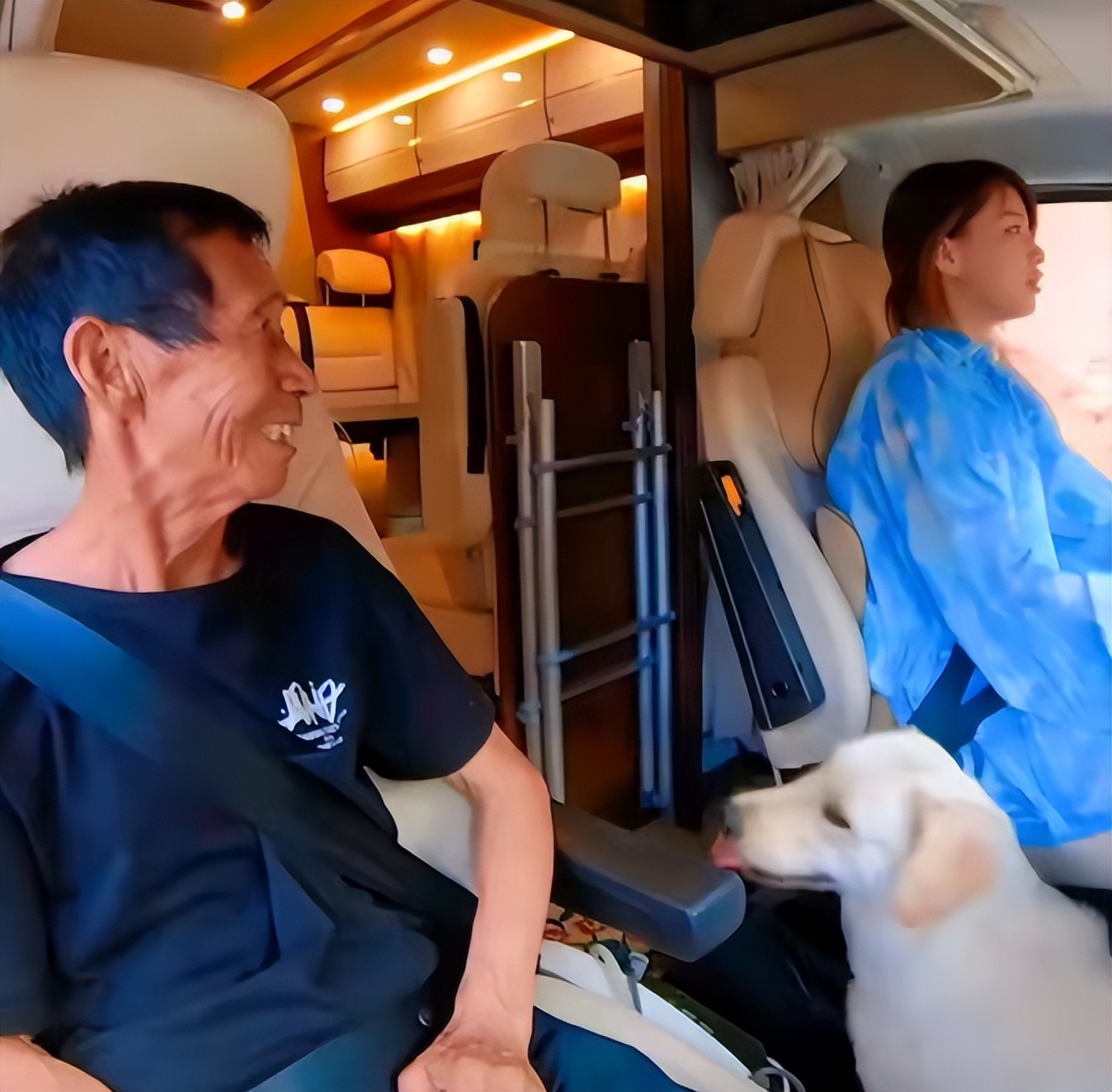 河南单身老汉捡个双性弃婴结局,河南70老汉捡女婴