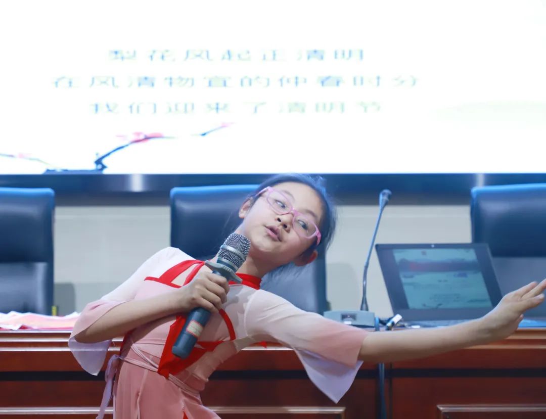 清明祭英烈警营朗诵,向英烈致敬清明诗歌朗诵小学生