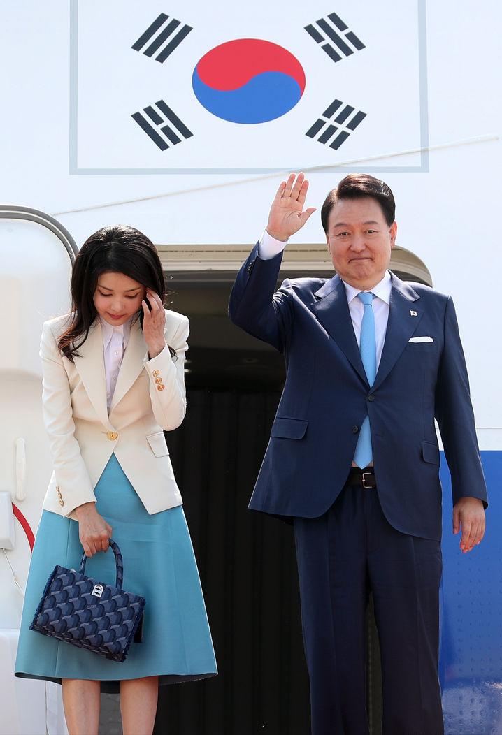 韩国第一夫人国际首秀,韩国第一夫人与英国王妃同框