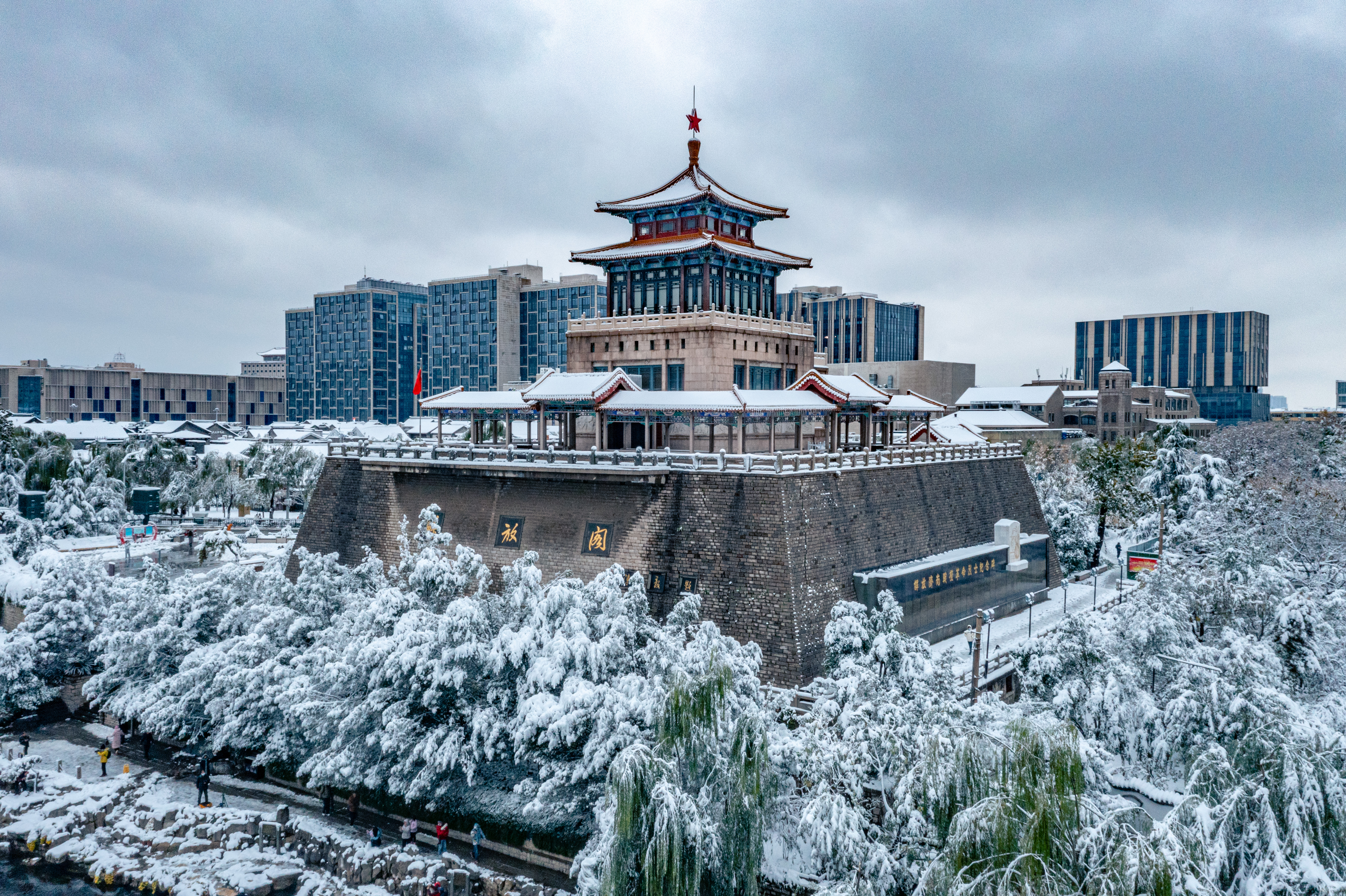 济南卧虎山滑雪场和蟠龙山滑雪场,济南八大滑雪场