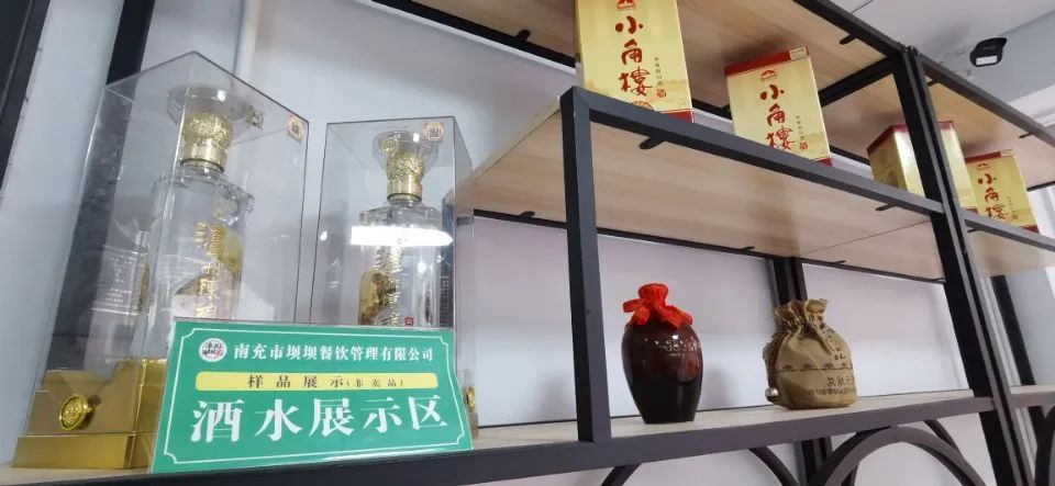 花篮摆了半条街!南充嘉陵的龙蟠竟然办起一个“宴会中心”了!