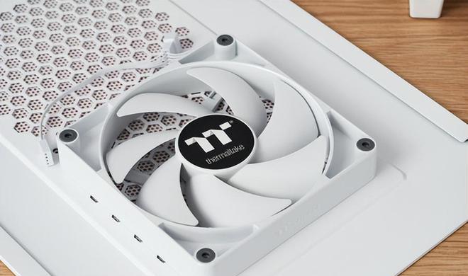 tower200机箱分体式水冷,ttthetower500机箱评测