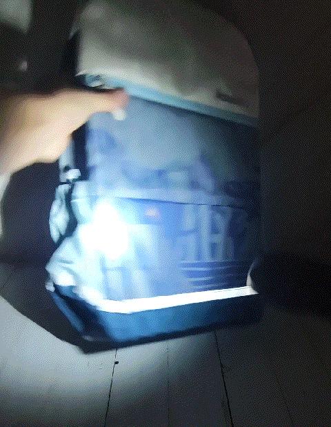 给小孩买奥特曼书包,给孩子们买奥特曼