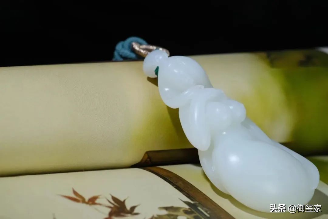 女生戴和田玉的好处有哪些呢,戴和田玉有什么好处与讲究