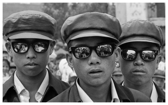 49年以来最真实、最深刻的影像：人的神态反映了时代的好坏