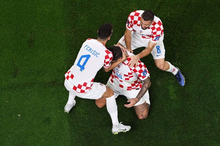 世界杯疯狂街头女球迷惊艳时刻,世界杯女球迷最惊艳的视频