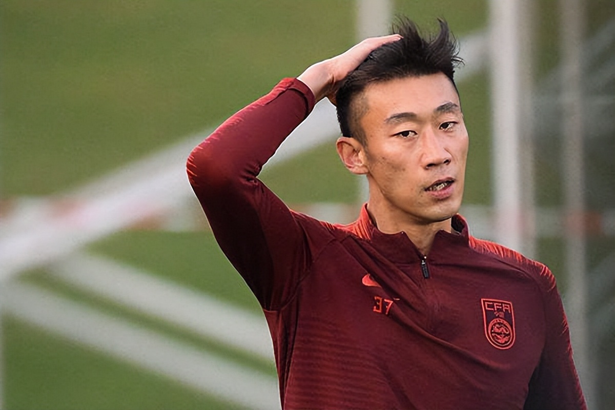 国足前主帅被带走调查超1个月，三人落网！李铁事件全盘整理如下