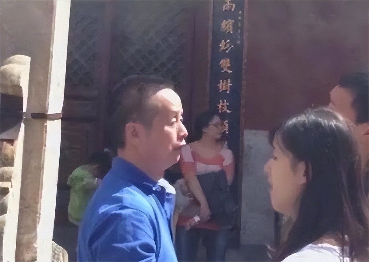 章泽天的丈夫刘强东是谁,章泽天父亲章丽厚