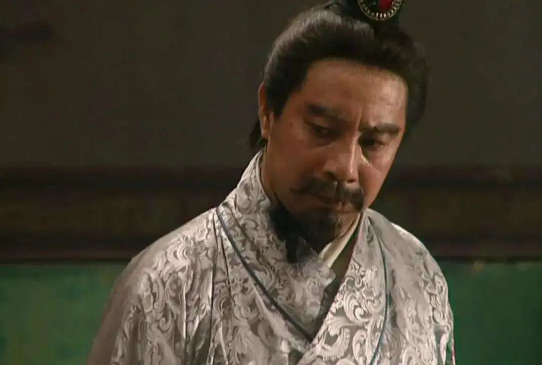 刘备的名声为什么比吕布好,刘备跳槽