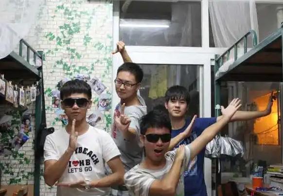 大学室友不愿aa买空调视频,女室友拒绝aa制买空调