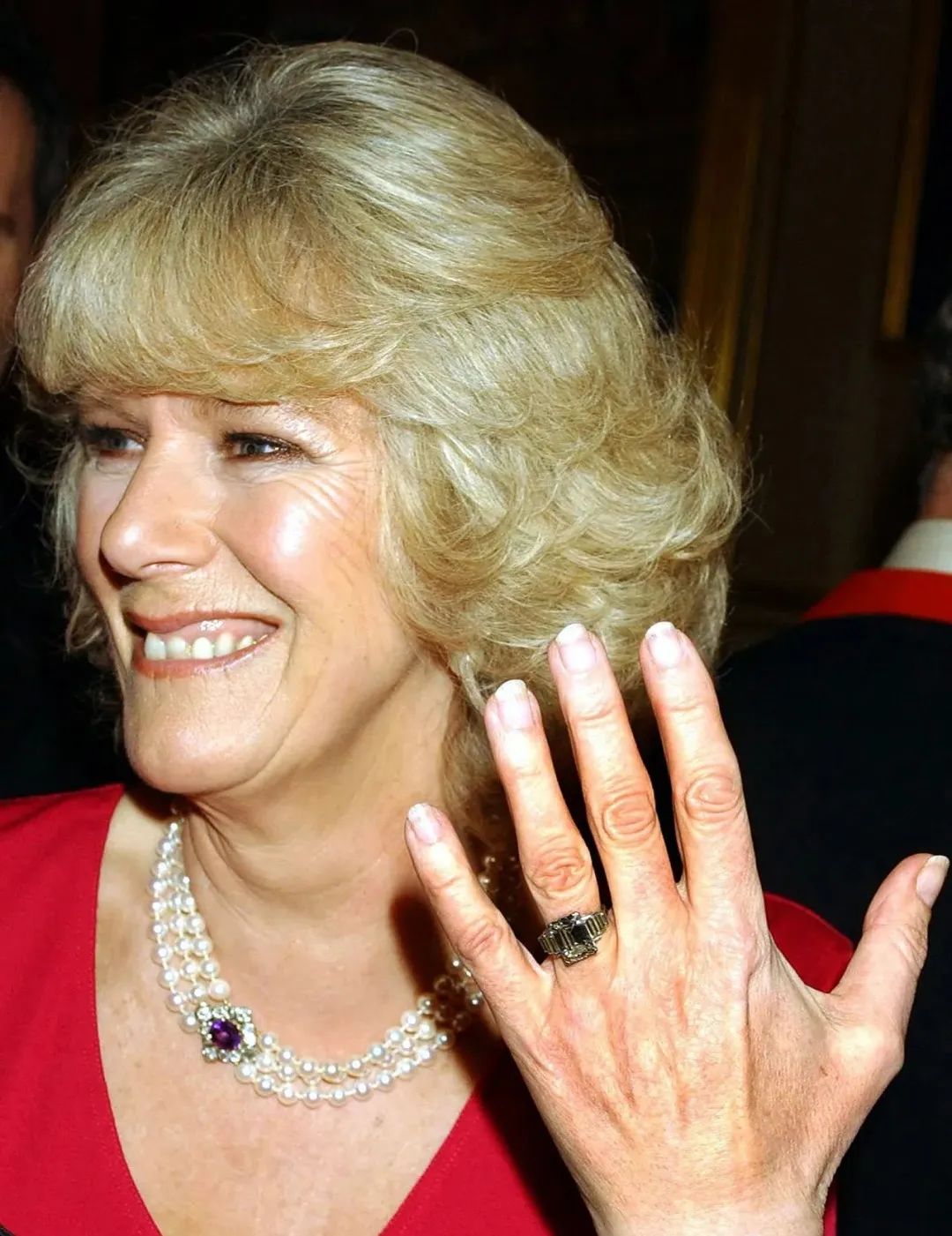 英国王后卡米拉年轻时身材好吗,卡米拉黛妃的珠宝