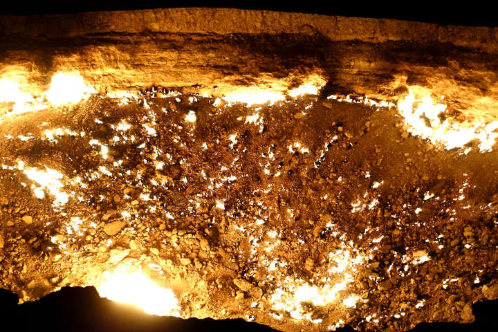 亚洲唯一中立国，水电免费汽油仅一毛，这个国家为何能闷声发大财