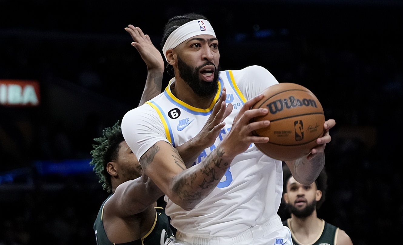 詹姆斯丢绝杀！凯尔特人加时击败湖人，浓眉37+12，塔图姆44分