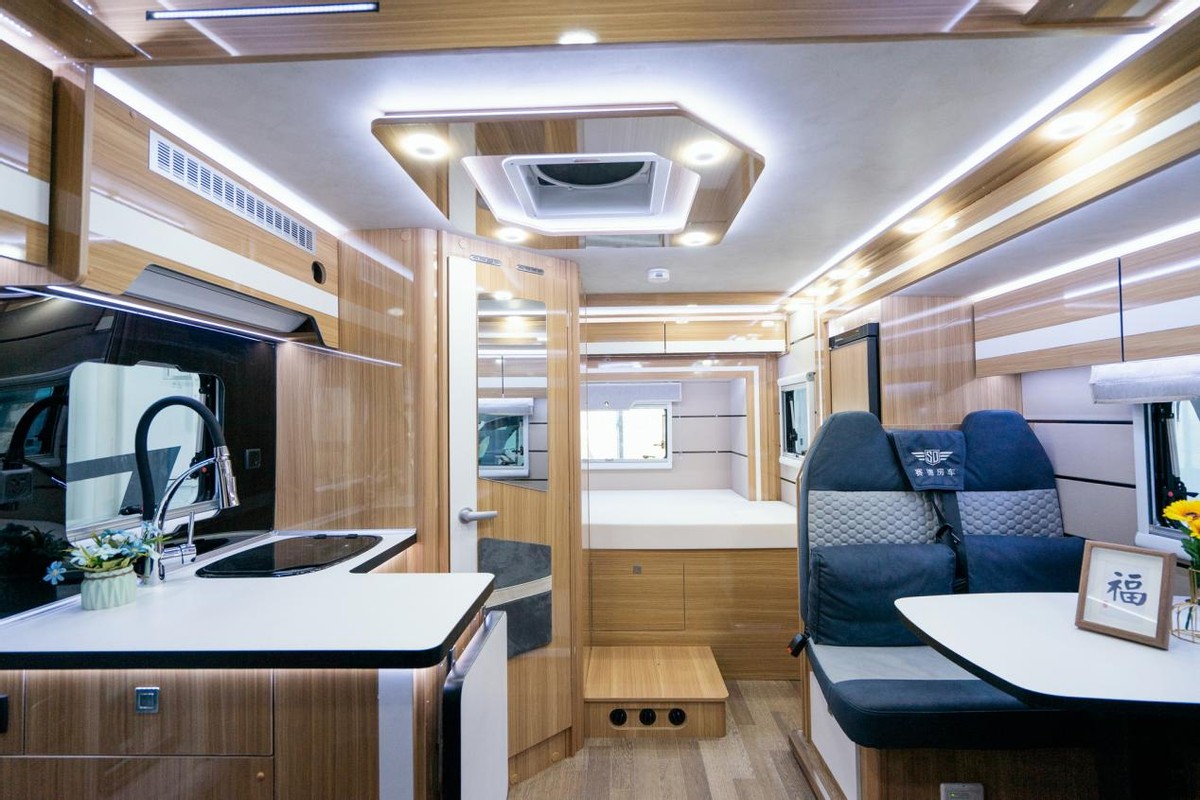 大白房车双拓展介绍,云游双拓展房车大空间出行更舒适