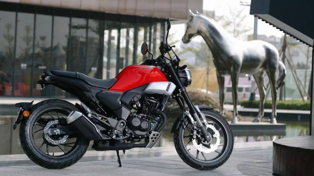 贝纳利公布新款幼狮250复古售价,最新的贝纳利幼狮500