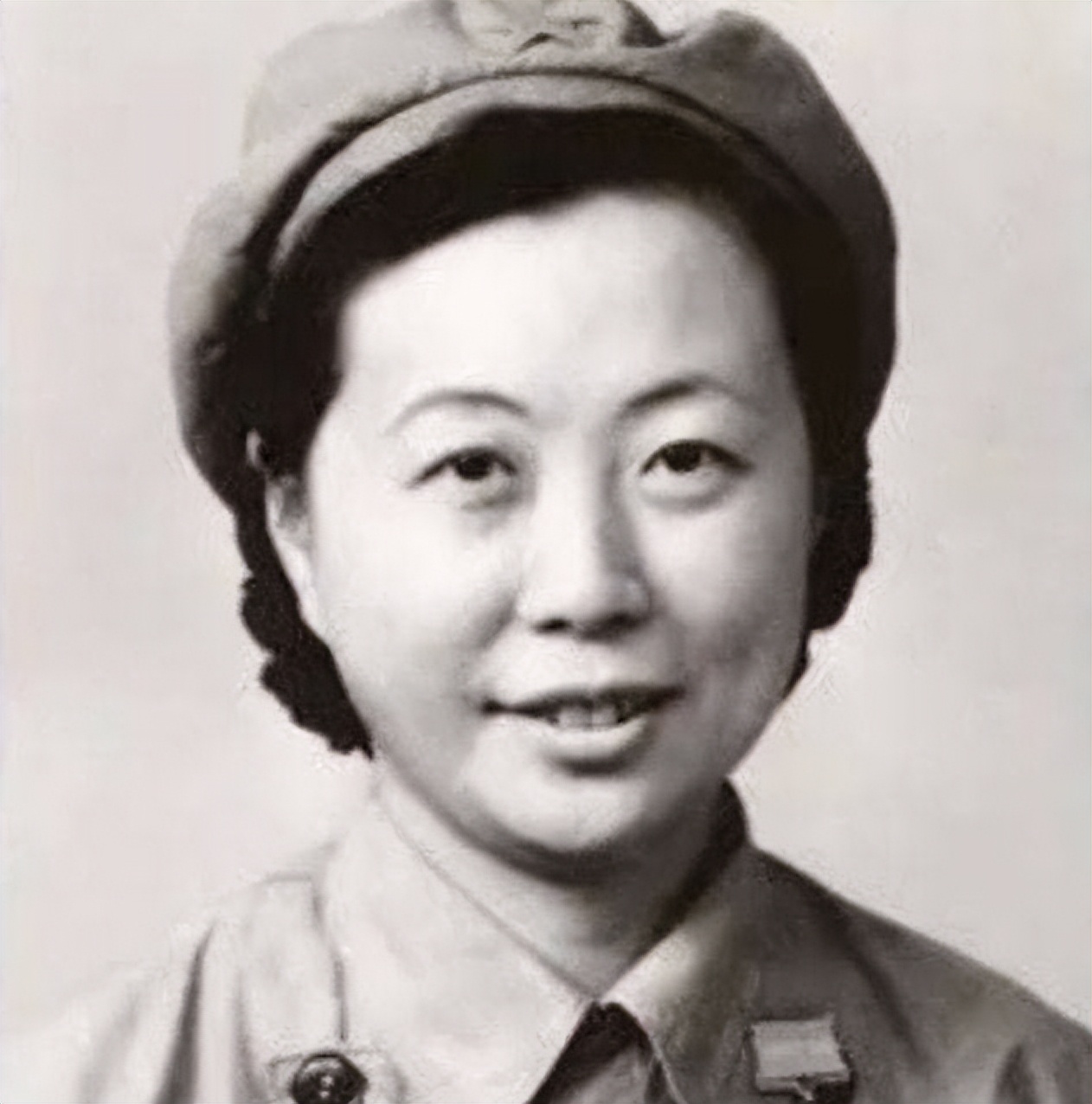 潜伏14年不被抓，原来保她的人不只是蒋介石，还有宋美龄