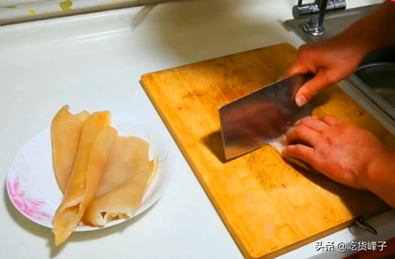 做猪皮冻时最忌直接下锅煮,怎样做猪皮冻好吃又软烂