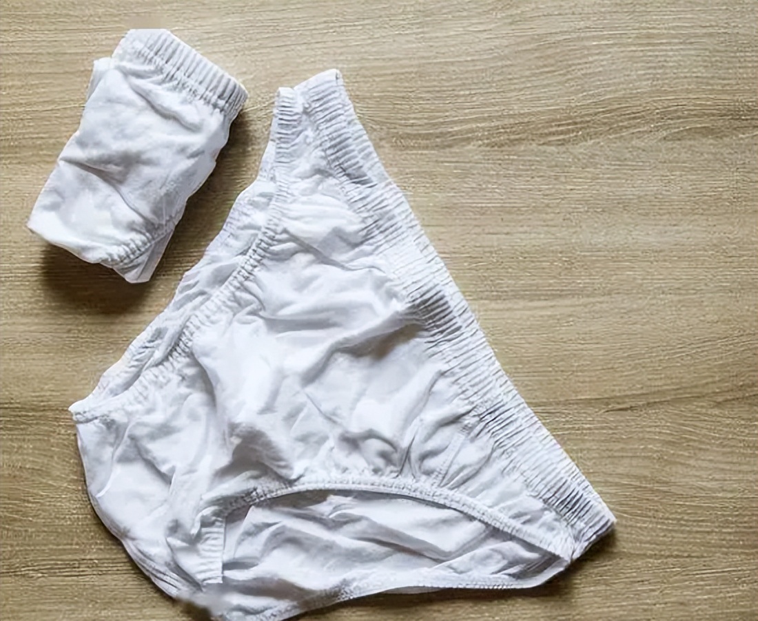 女性阴道有白色泡沫排出来，是咋回事？暗示了什么？医生给出答案